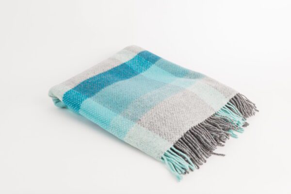 Luxurious Merino and Cashmere Throw - Image 2