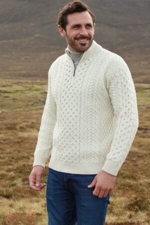 Aran Sweater Market Men's V-Neck Lambswool Sweater