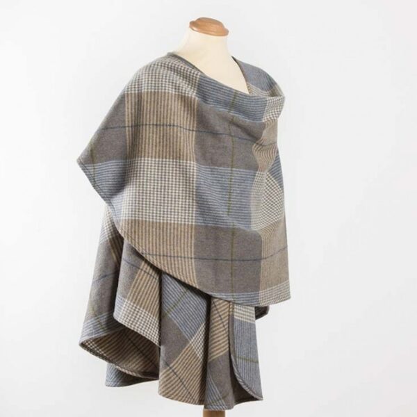 Ladies Lambswool Cape - Image 8